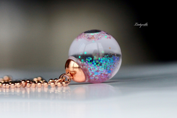 Wasser Kette Glitzer in rosé / Geschenk für Sie / Glaskugel Kette mit Glitzer / Schneekugel Kette / originelles Geschenk / Party Schmuck